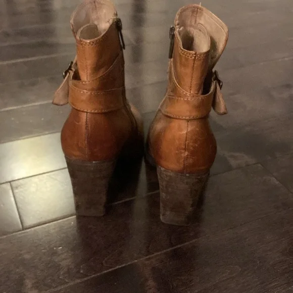 Frye Patty Riding Bootie 7.5 - Picture 7 of 10